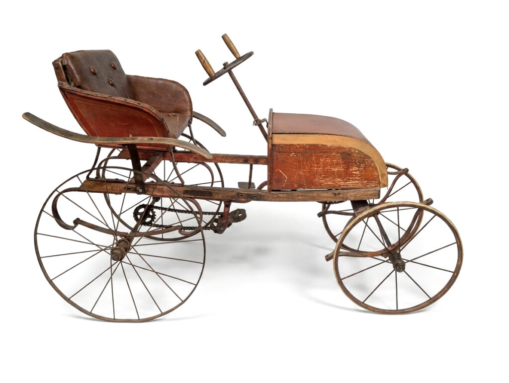 Rdc-Voiture-a-pedale-ancienne